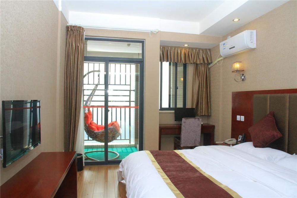Helun Hotel Чънду Екстериор снимка
