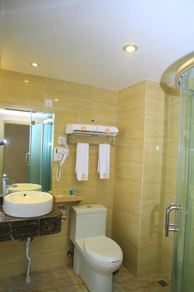 Helun Hotel Чънду Екстериор снимка