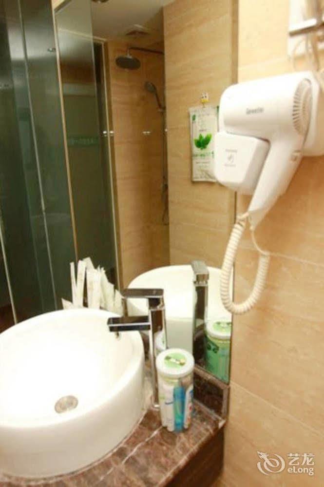 Helun Hotel Чънду Екстериор снимка