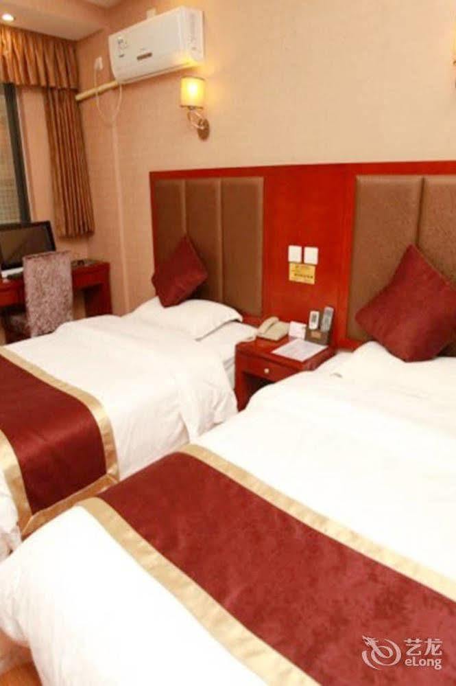 Helun Hotel Чънду Екстериор снимка